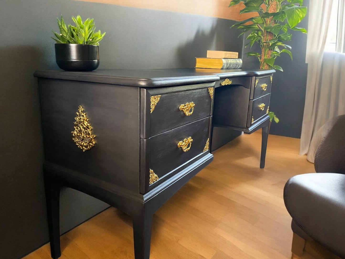 Black/Gold Dressing Table